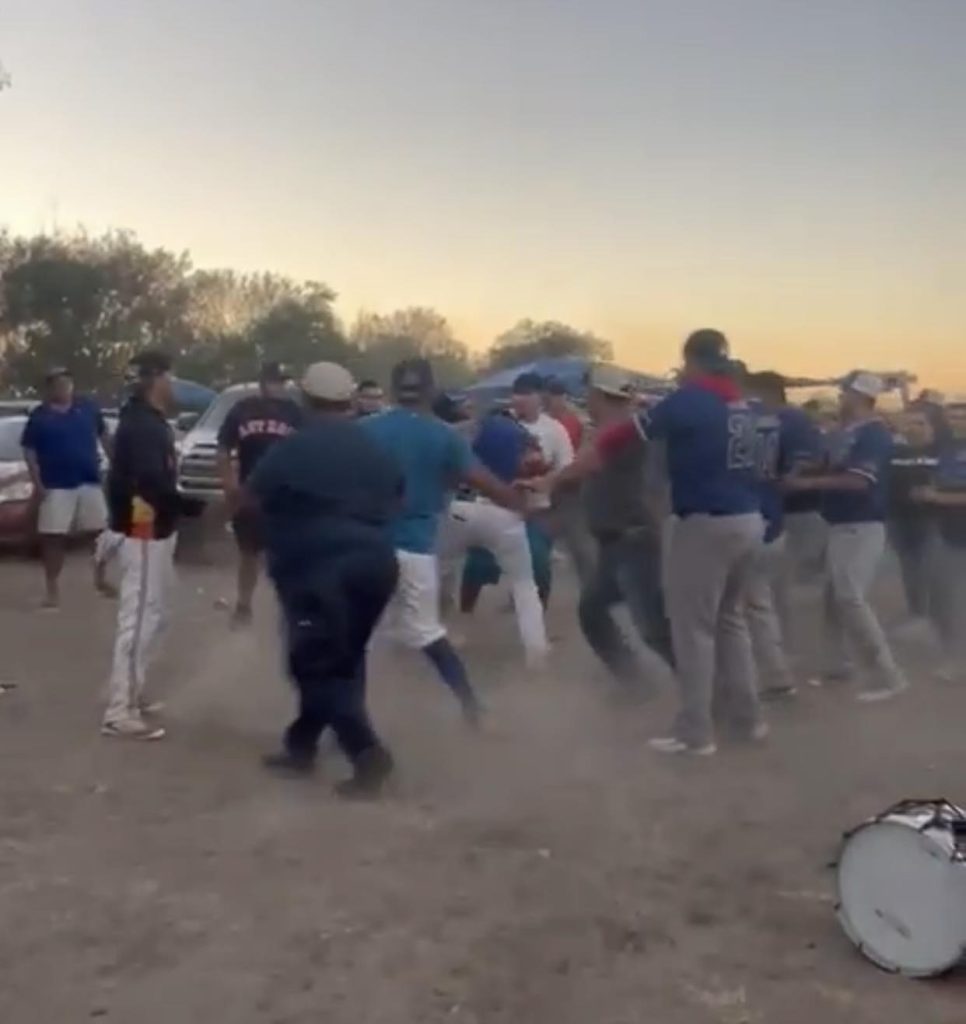 Juego de softbol termina en riña campal en la carbonífera