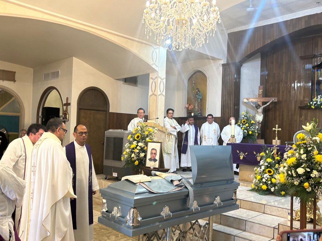 Despiden a padre Rodrigo con misa de cuerpo presente y emotivos aplausos
