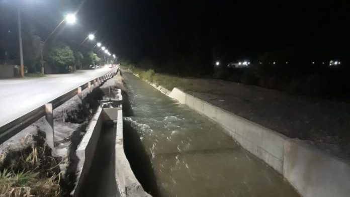 Motociclista fallece tras caer a un canal de riego; regresaba de un baile en Coahuila