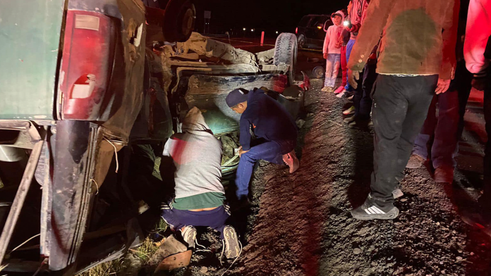 Persona fallece en accidente con tractocamión en carretera de Galeana, N.L
