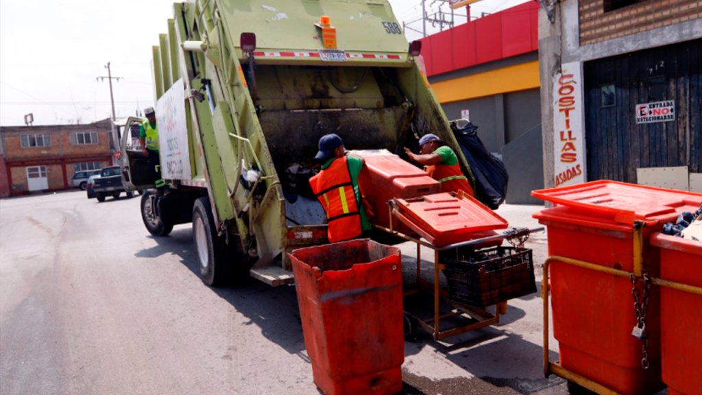 Recolector de basura resulta herido tras caer de camión en Coahuila