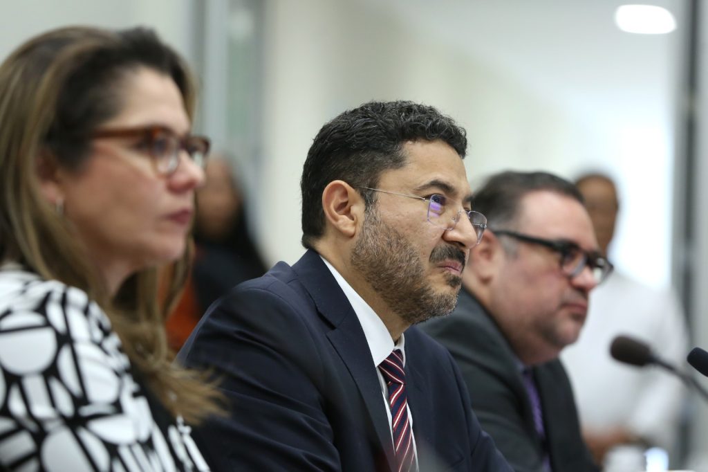Avanza Martí Batres en estrategia de trabajo para mejorar al Issste
