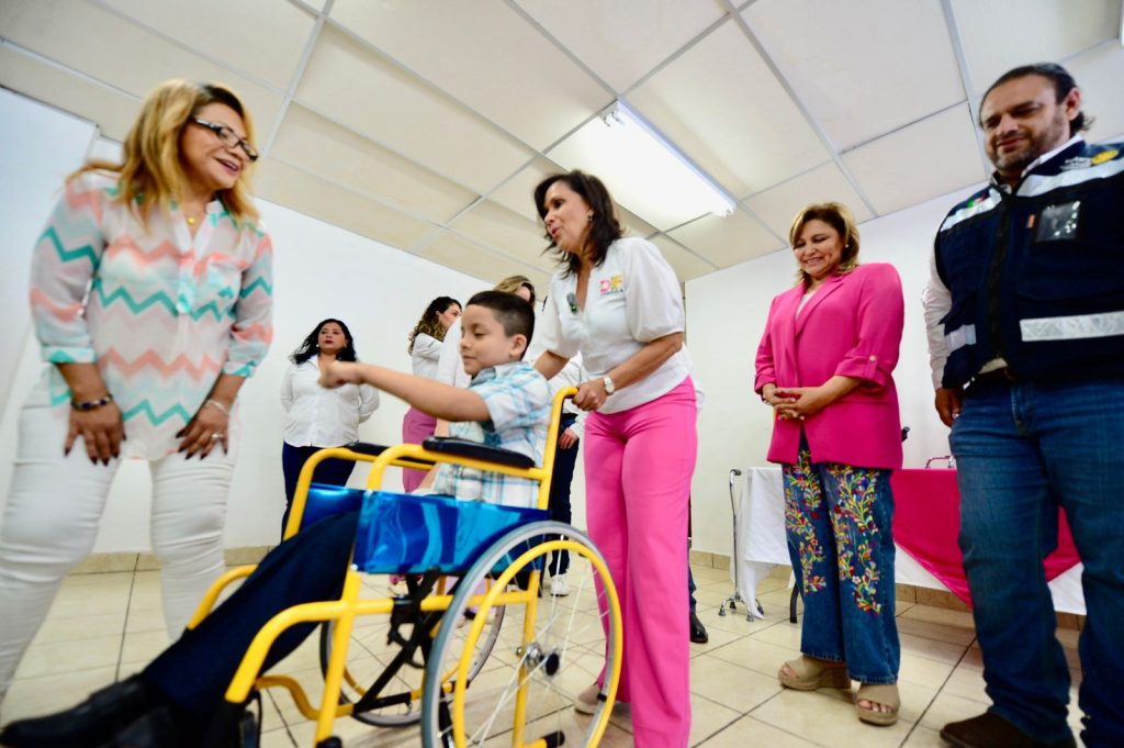 En equipo DIF y sociedad civil llevan programas a las regiones norte y carbonífera