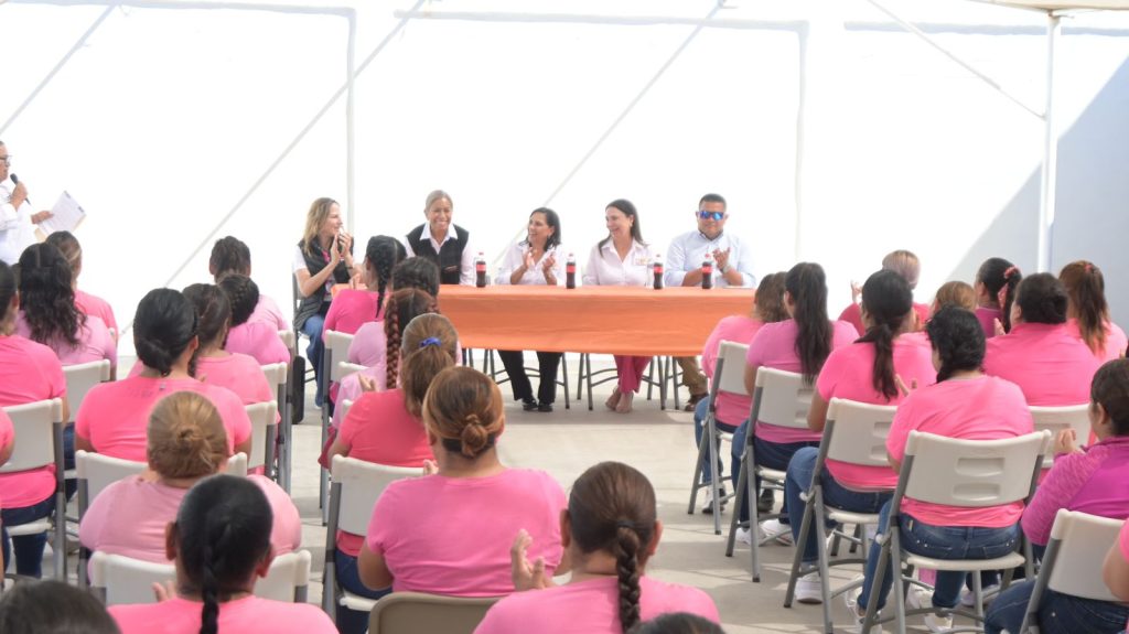 En equipo DIF y sociedad civil llevan programas a las regiones norte y carbonífera