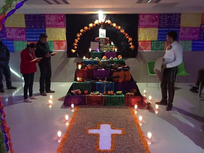 Planteles educativos inician preparativos del día de muertos