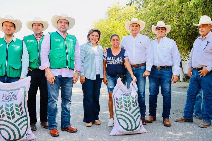 Entregan semilla de avena en Sabinas para productores del campo