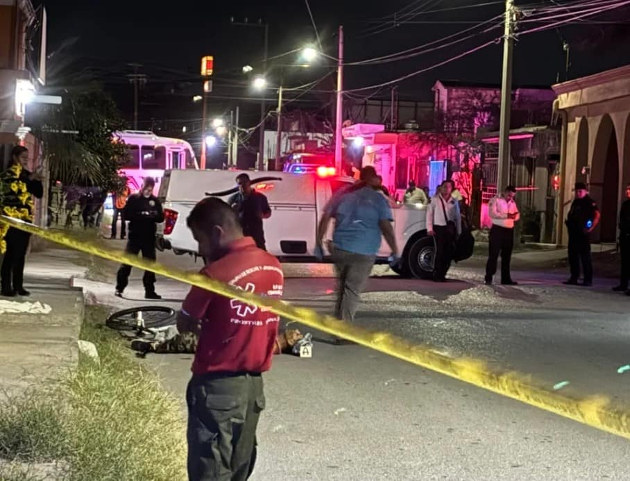 Guillermo Mena, "bat boy" del equipo Acereros de Monclova