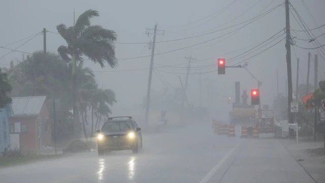 Aumenta a 16 el número de víctimas mortales por tornados y huracán Milton en Florida