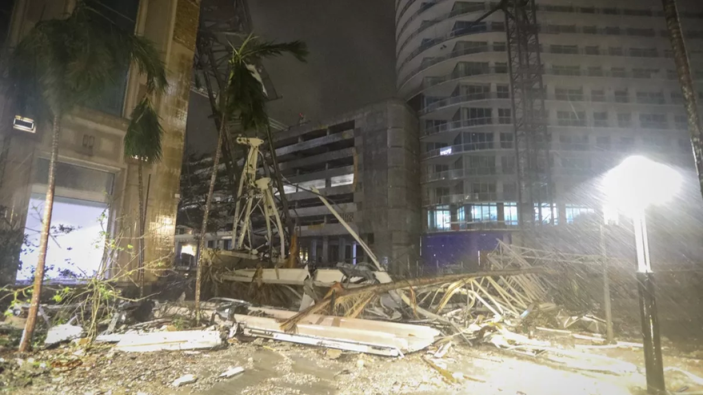 Aumenta a 16 el número de víctimas mortales por tornados y huracán Milton en Florida