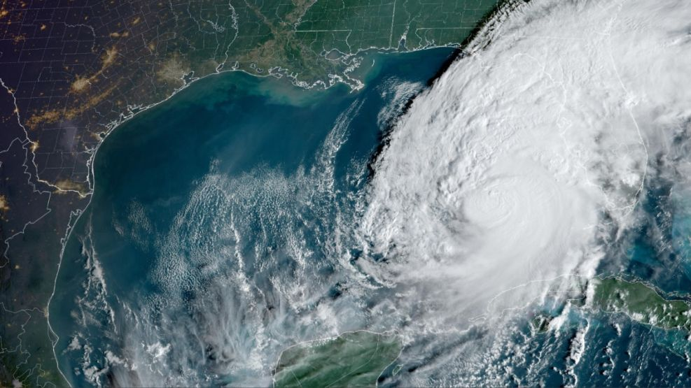 Aumenta a 16 el número de víctimas mortales por tornados y huracán Milton en Florida