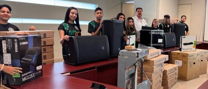 Recibe UTRC equipo de última tecnología para fortalecer la educación en la Carbonífera
