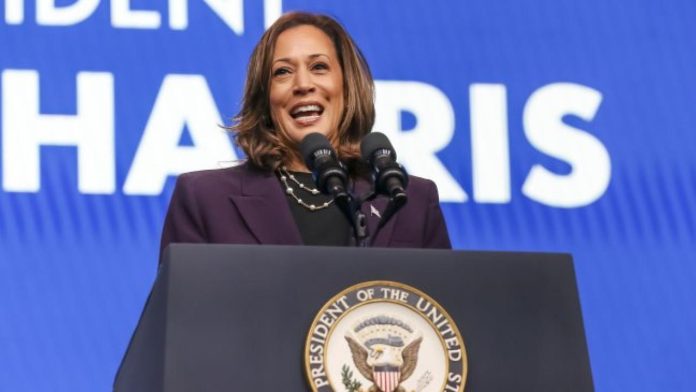 Kamala Harris confía en el sistema tras votar por correo para elecciones en Estados Unidos