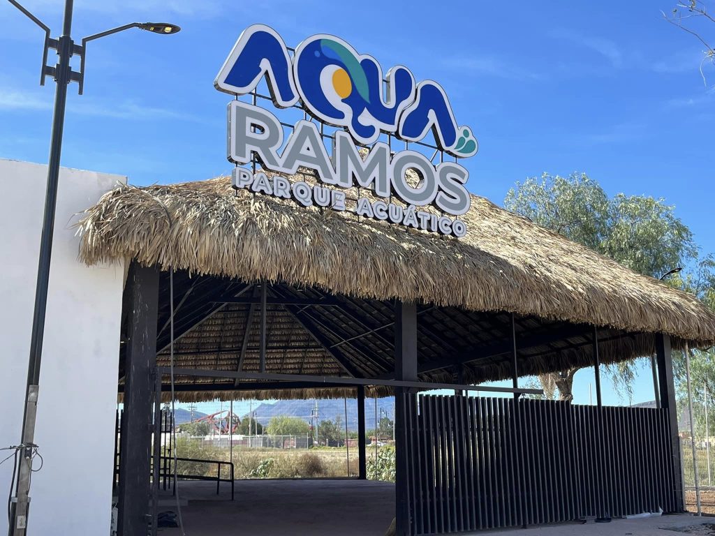 Manolo Jiménez y Chema Morales Padilla entregan el "Parque AquaRamos" y la Entrada Monumental a Ramos Arizpe