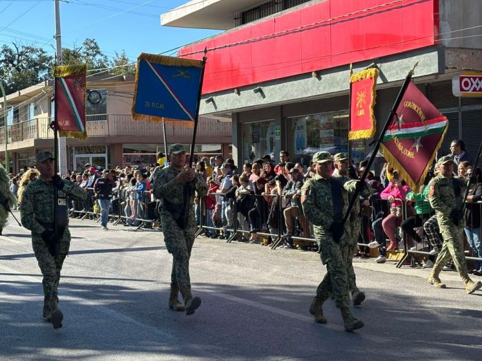 Llevan a cabo desfile del 114 aniversario del inicio de la Revolución Mexicana