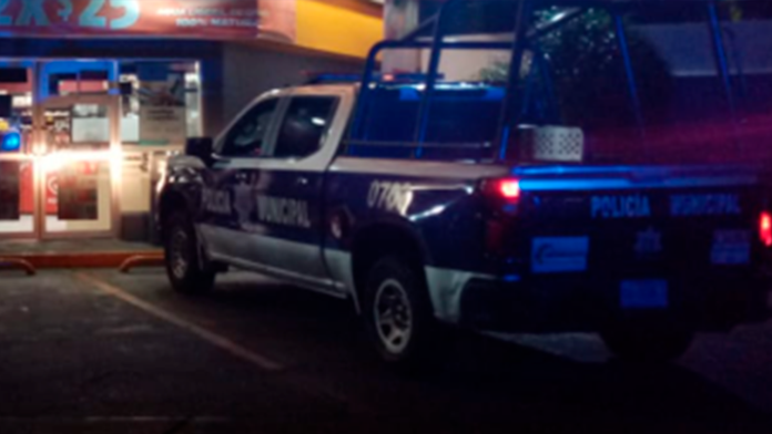 Ladrón a mano armada se lleva cerca de 11 mil pesos en tienda en Monclova