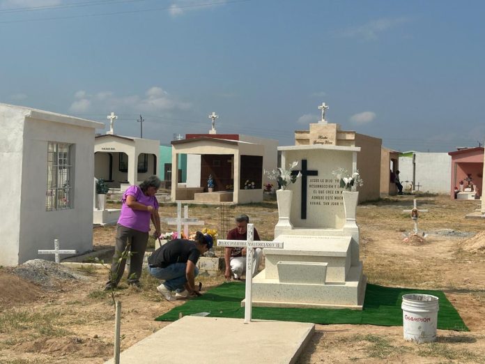 Protección Civil de San Buenaventura acordona lápidas en mal estado