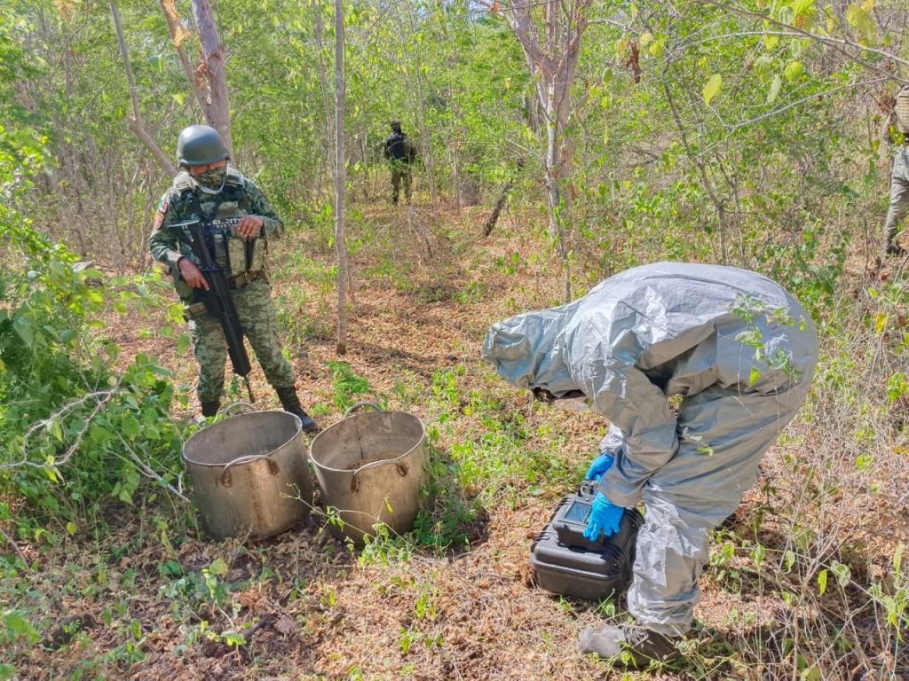Ejército Mexicano, CENFI y CNI aseguran laboratorio clandestino en Sinaloa