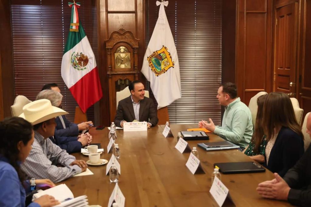Reitera Manolo su compromiso con la ganadería de Coahuila