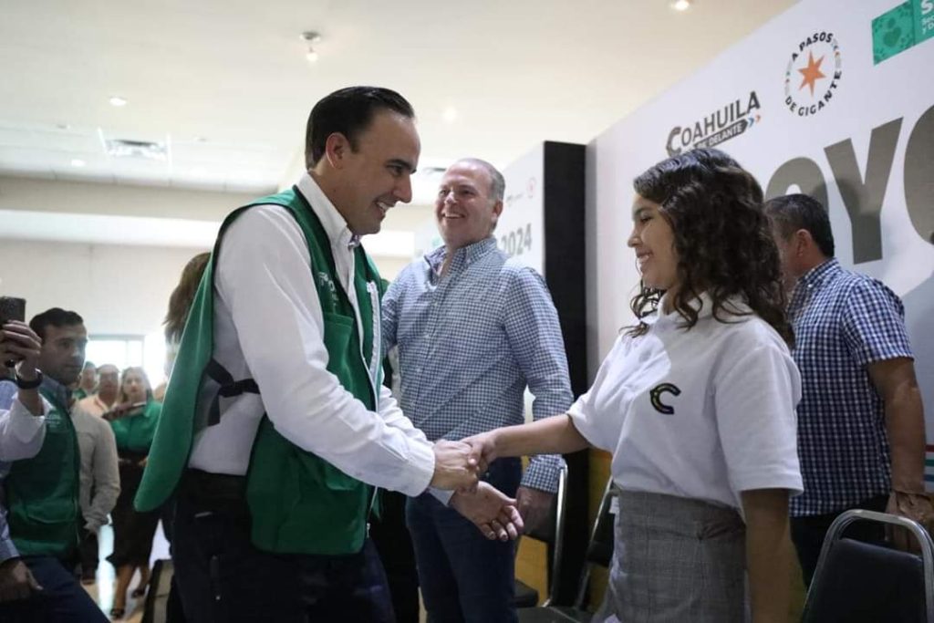 Entregamos en este 2024 más de 200 mdp en apoyos escolares: Manolo
