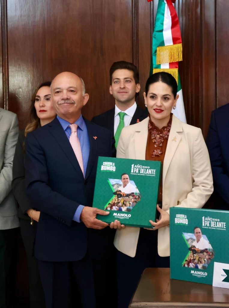 Entrega secretario de Gobierno glosa del Primer Informe al Congreso del Estado