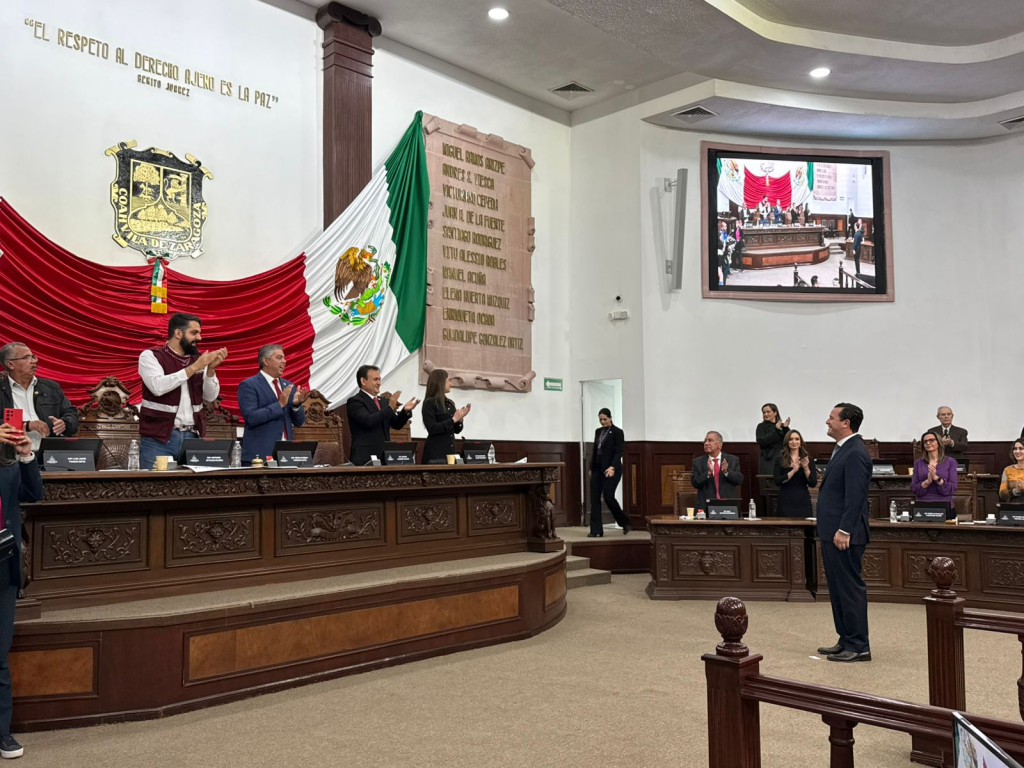 Federico Fernández toma protesta como fiscal de Coahuila