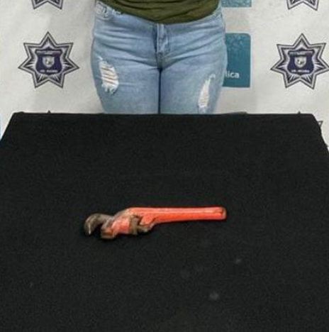 Detienen a mujer por agredir a su pareja con una llave stilson en Coahuila