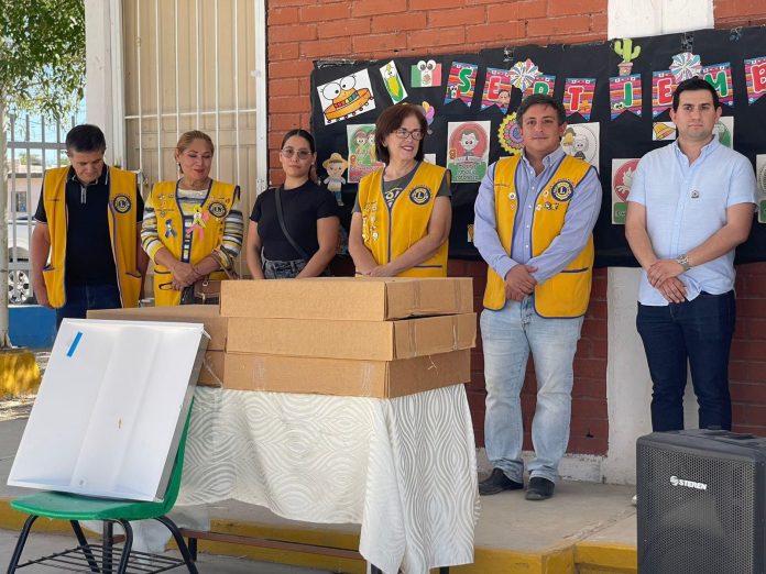 Continúa Club de Leones apoyando al sector educativo