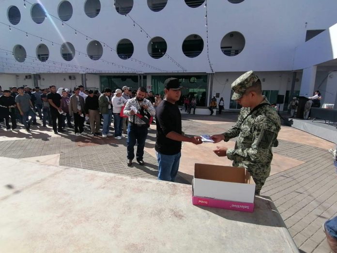 Realizan en Acuña sorteo del servicio militar nacional