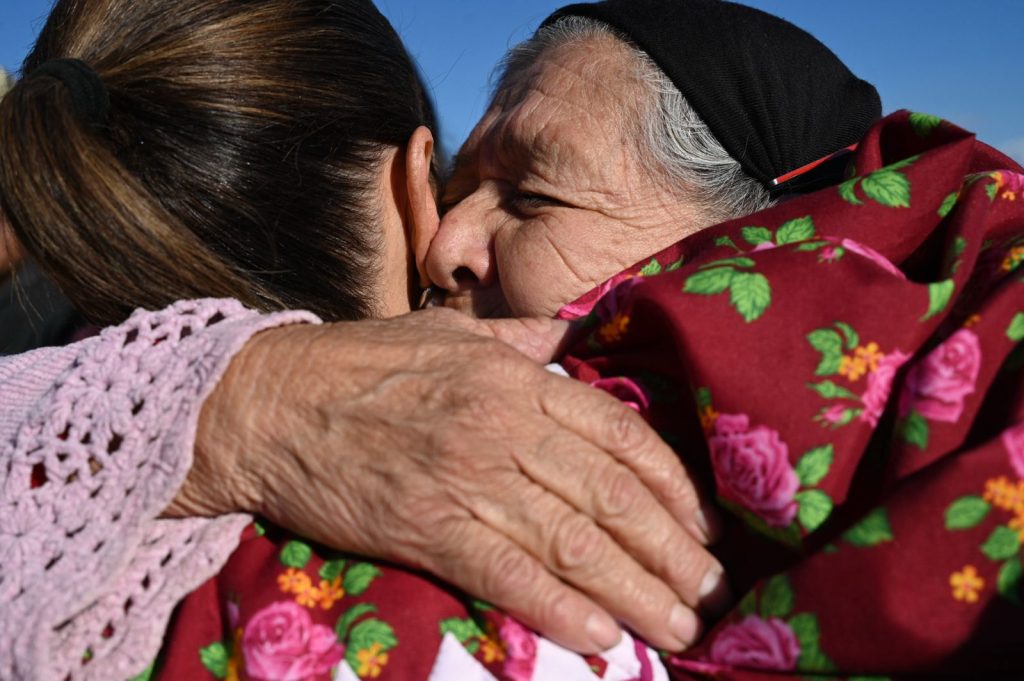 Claudia Sheinbaum restituye tierras a comunidades Rarámuris de la Sierra Tarahumara en Chihuahua