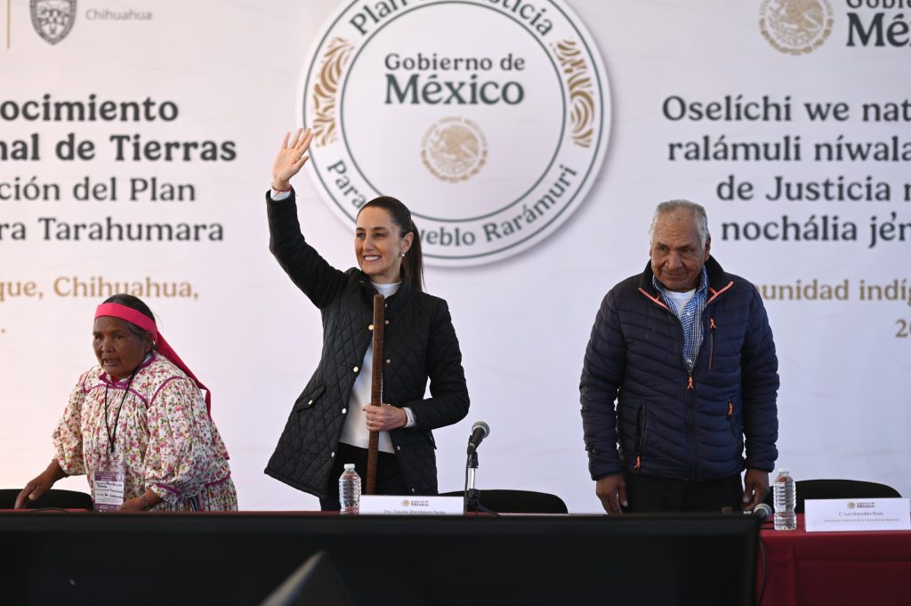 Claudia Sheinbaum restituye tierras a comunidades Rarámuris de la Sierra Tarahumara en Chihuahua