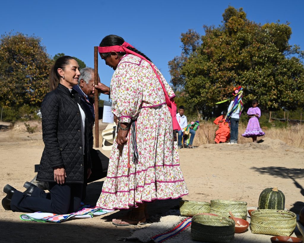 Claudia Sheinbaum restituye tierras a comunidades Rarámuris de la Sierra Tarahumara en Chihuahua