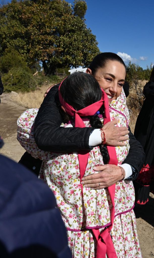 Claudia Sheinbaum restituye tierras a comunidades Rarámuris de la Sierra Tarahumara en Chihuahua