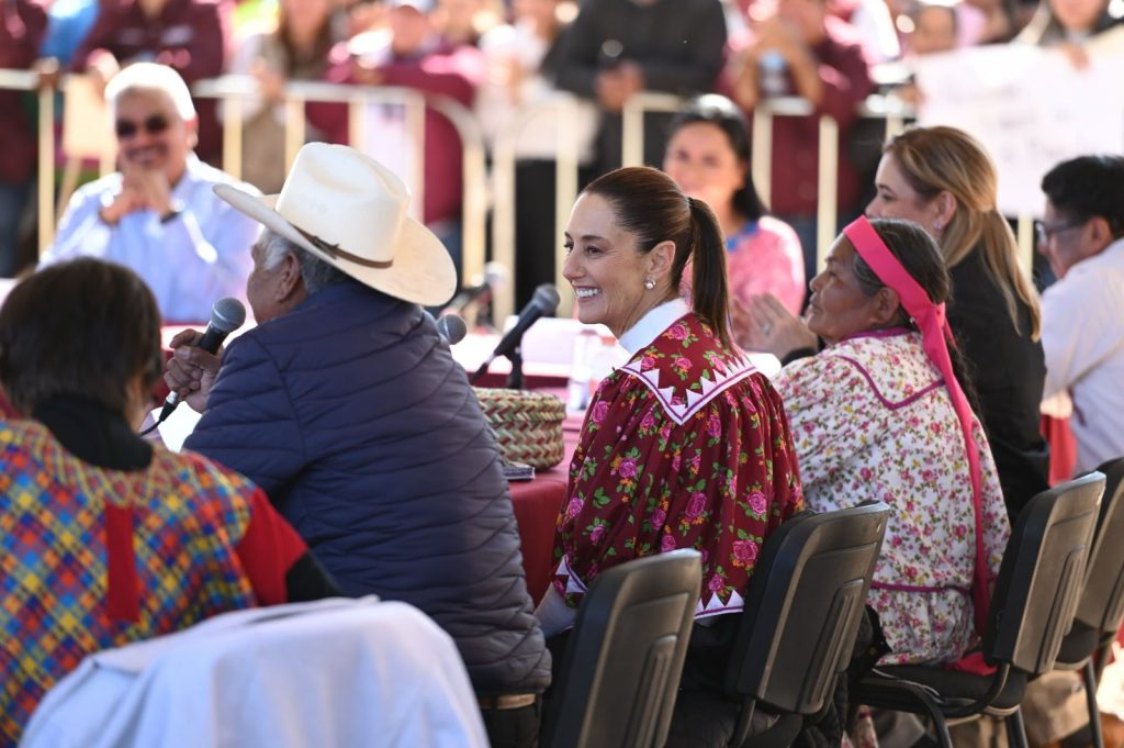 Claudia Sheinbaum restituye tierras a comunidades Rarámuris de la Sierra Tarahumara en Chihuahua