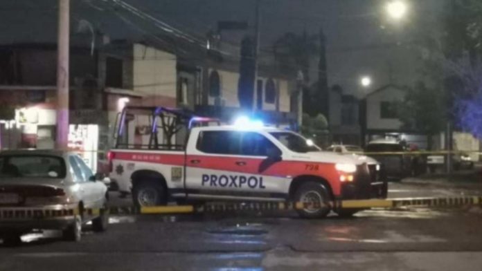 Padre e hijo pierden la vida tras ataque armado frente a su casa