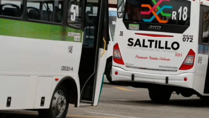 Chofer de transporte hiere con arma blanca a automovilista tras conflicto vial en Saltillo