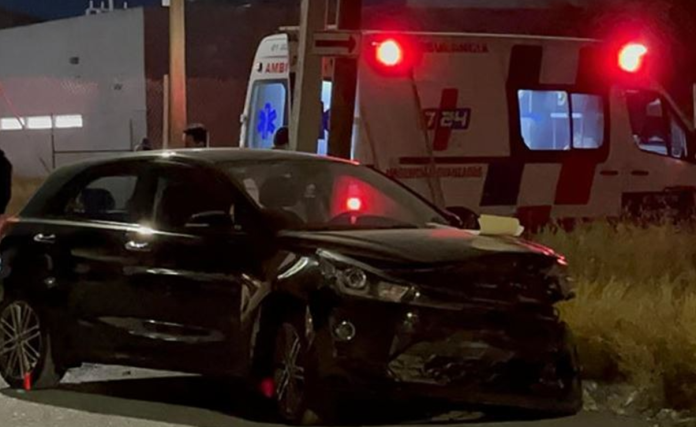 Conductor omite alto y provoca choque en la colonia Los Pinos