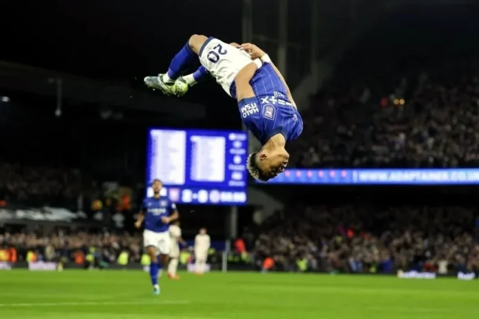 Chelsea y Manchester United caen en Premier League