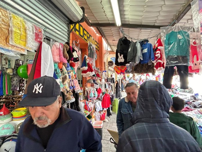 Empieza a aumentar flujo comercial navideño en Frontera