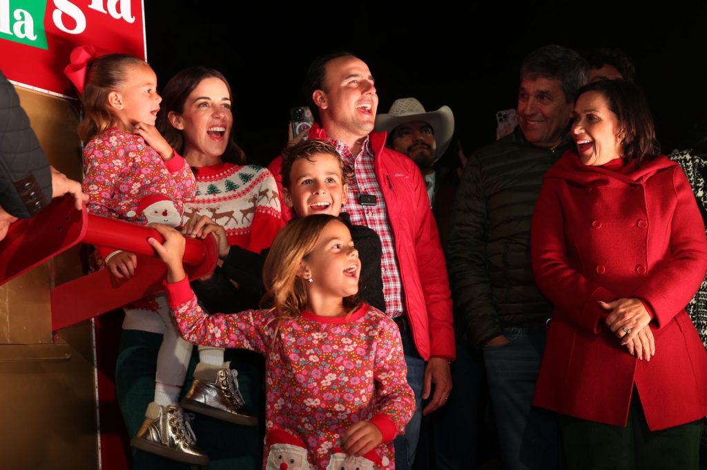 Encienden Manolo y Paola VillaMagia Coahuila 2024