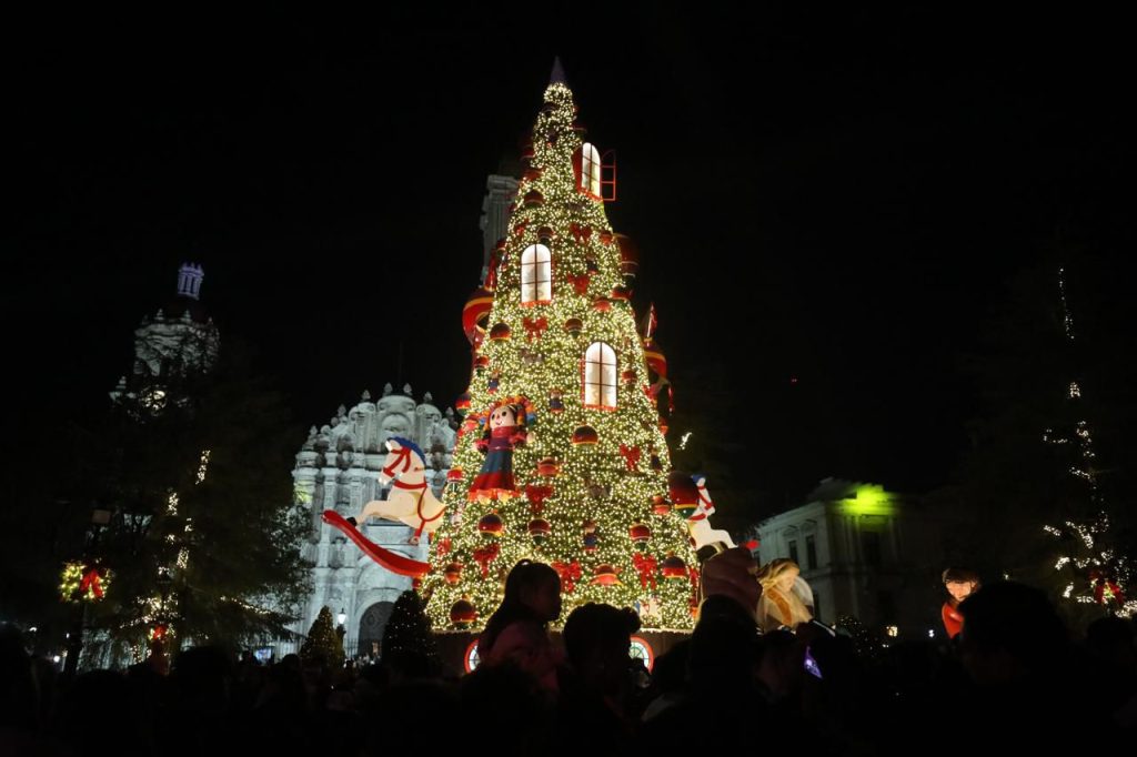 Encienden Manolo y Paola VillaMagia Coahuila 2024