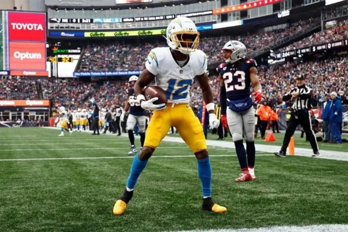 Los Chargers palastan a Patriots y avanzan a playoffs