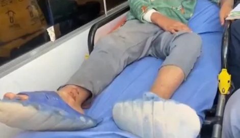 Rescatan a niño encadenado en la azotea de su casa