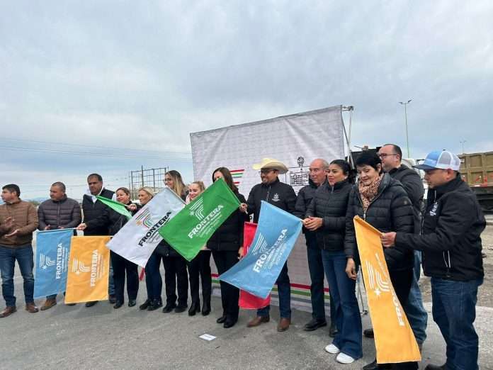Inicia Sari Pérez trabajo de bacheo en Libramiento Salinas en Frontera