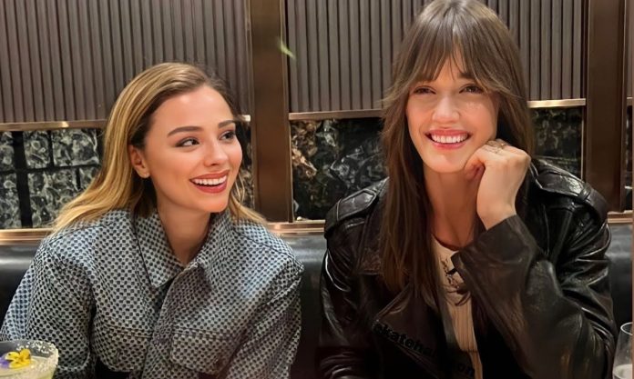 La actriz Chloe Grace Moretz confirmaría compromiso con su novia