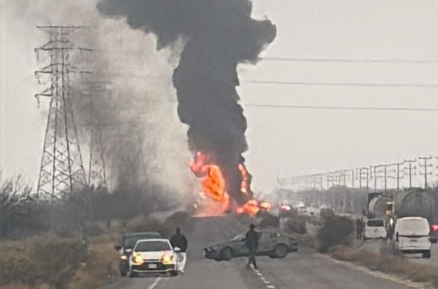 Explota pipa sobre la carretera 57 en el tramo Piedras Negras - Nava