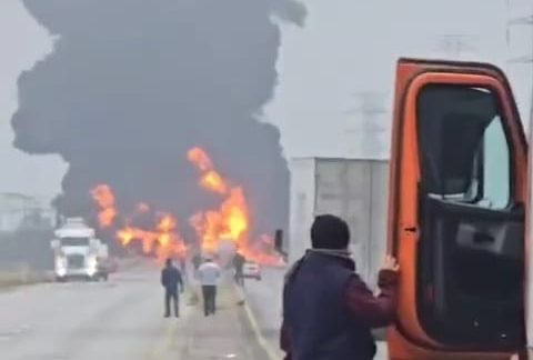 Explota pipa sobre la carretera 57 en el tramo Piedras Negras - Nava