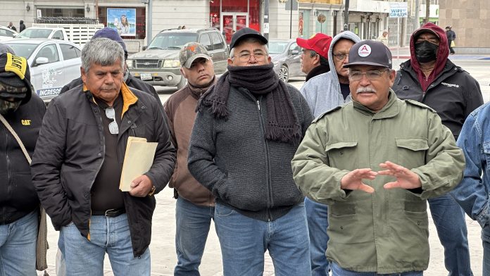 Ex obreros AHMSA rechazan la venta de materiales de la empresa para cubrir gastos del proceso de avalúo y venta.