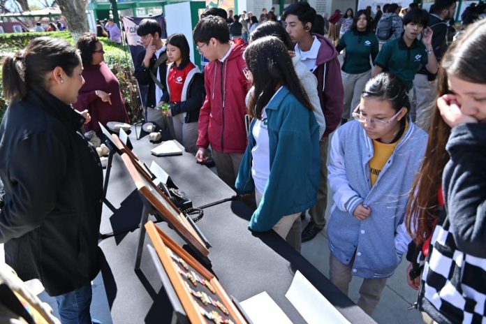 Buscan que estudiantes aprendan de la historia de Acuña