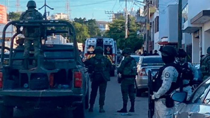 Hombre pierde la vida tras ser atacado a balazos mientras era trasladado en ambulancia en Culiacán