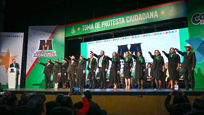 Frente a monclovenses de todos los sectores y con el respaldo del gobernador Manolo Jiménez, quien tomó protesta como alcalde a Carlos Villarreal, este miércoles 1 de enero arrancó el gobierno más ciudadano de la historia de Monclova. 